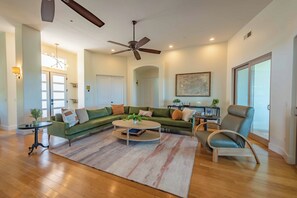 House, Multiple Beds, Hot Tub, Pool View (Blue Oak Oasis) | Living area | Fireplace