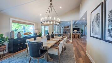 House, Multiple Beds, Pool Access, Pool View (Arbor House) | Dining