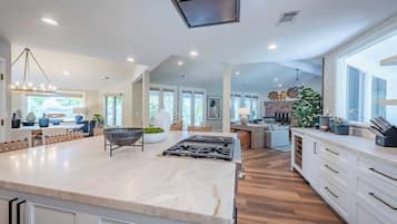 House, Multiple Beds, Pool Access, Pool View (Arbor House) | Interior