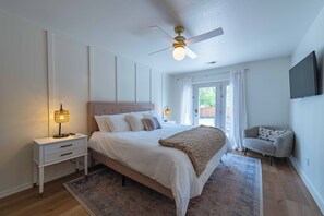 House, Multiple Beds, Patio, Garden View (Wine Country Respite) | 3 bedrooms, individually decorated, individually furnished, bed sheets