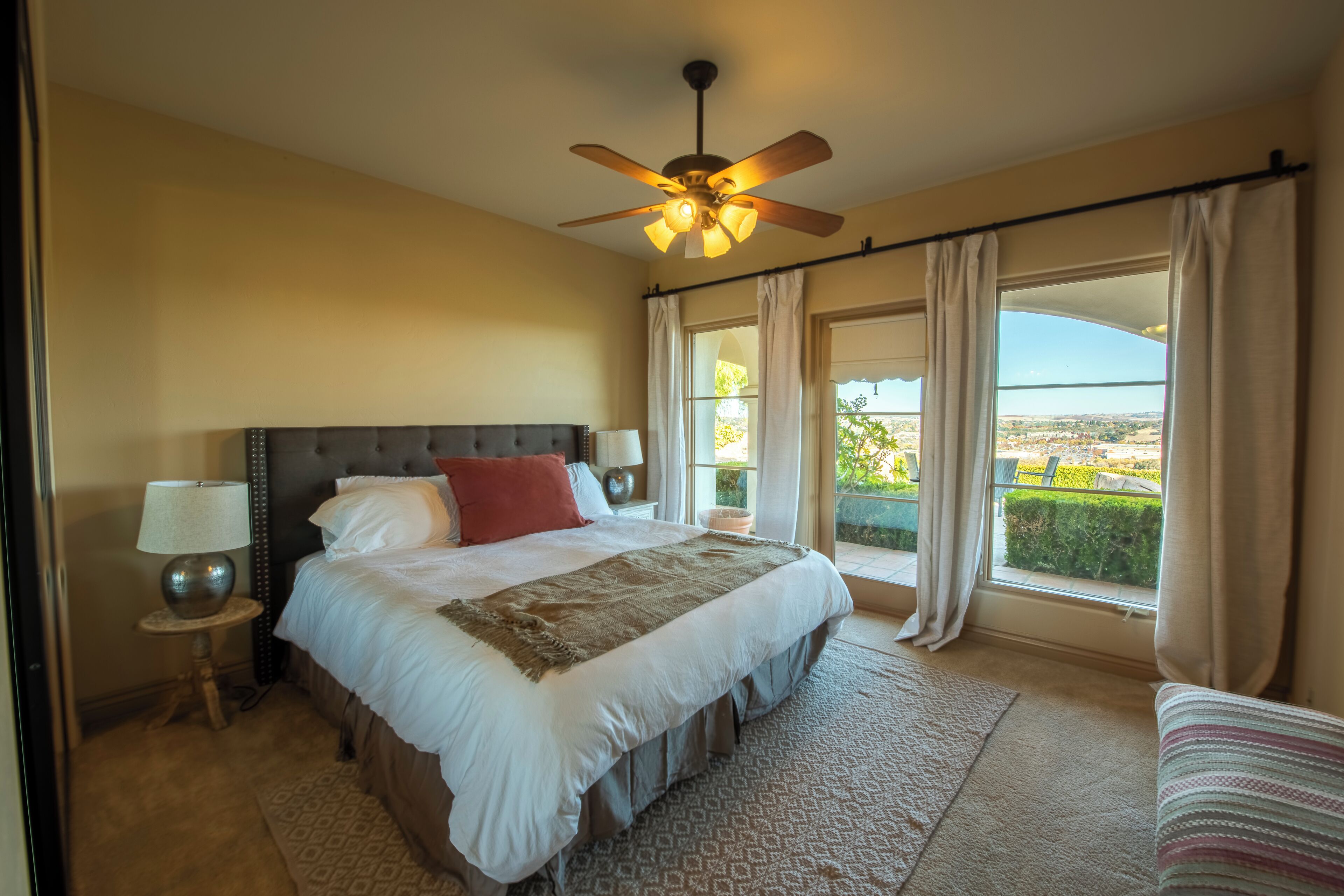 3 bedrooms, individually decorated, individually furnished, bed sheets