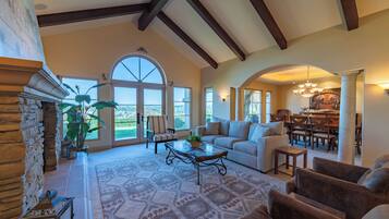 Huis, Meerdere bedden, bubbelbad, uitzicht op zwembad (Paso Palacio) | Woonruimte