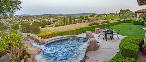 Maison, Plusieurs lits, baignoire Ă remous, vue sur la piscine (Paso Palacio) | Restauration en plein air