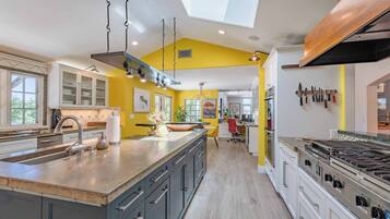 Rumah, Beberapa Tempat Tidur, hot tub, pemandangan kolam renang (Paso Paradiso) | Dapur pribadi | Lemari es, microwave, oven, dan kompor