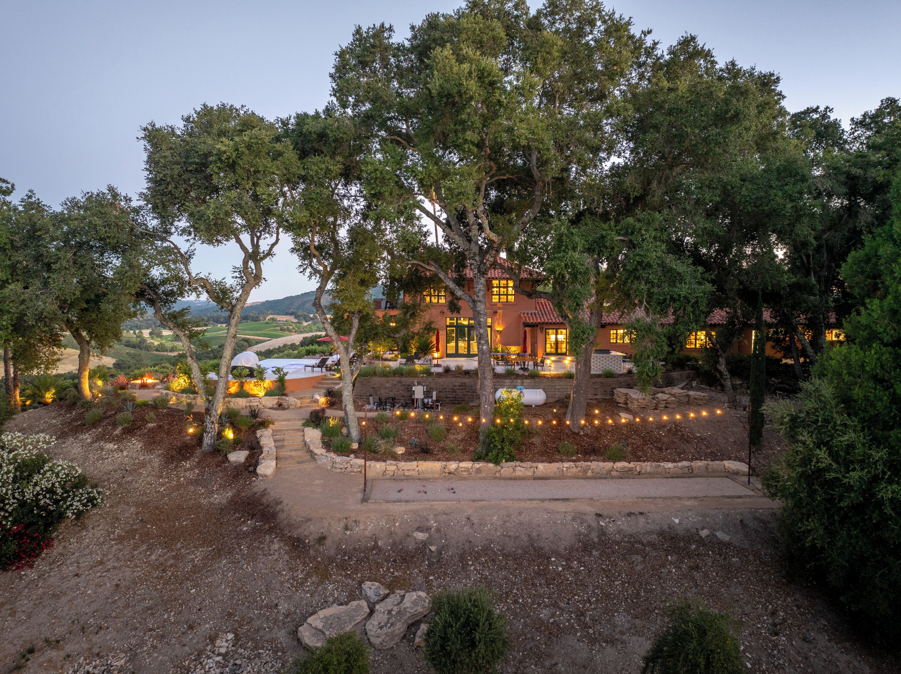 Khuôn viên nơi lưu trú