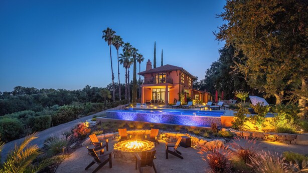 A luxurious house with a swimming pool, outdoor seating, and a fire pit. - Paso Paradiso (Paso Robles)