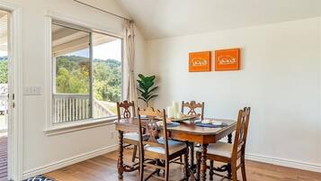 House, Multiple Beds, Kitchen (Red Barn Loft) | Dining