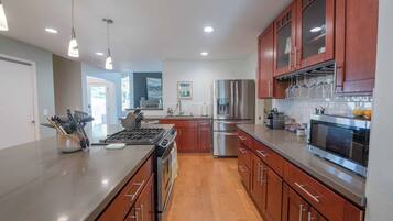 House, Multiple Beds, Hot Tub, Garden View (Casa del Lago) | Private kitchen | Coffee/tea maker