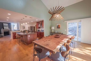 House, Multiple Beds, Hot Tub, Garden View (Casa del Lago) | Dining