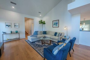 House, Multiple Beds, Hot Tub, Garden View (Casa del Lago) | Living area | Fireplace