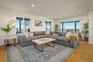 Living area - Mira Vista Heights (Paso Robles)