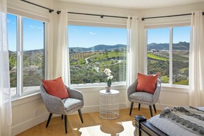 6 bedrooms, individually decorated, individually furnished, bed sheets - Mira Vista Heights (Paso Robles)