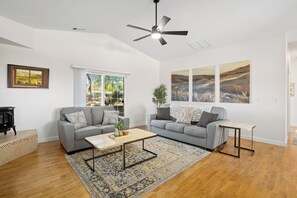 Living area - Mira Vista Heights (Paso Robles)