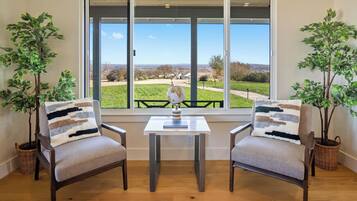 House, Multiple Beds, Pool Access, Pool View (Mira Vista Heights) | Interior