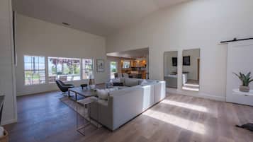 House, Multiple Beds, Pool Access, Garden View (Hilltop Oasis) | Living area