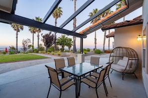 Outdoor dining - Hilltop Oasis (Templeton)
