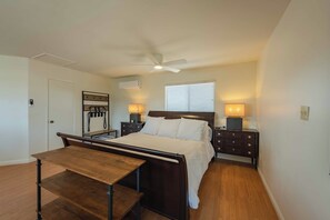 House, 1 King Bed, Patio (Heartview Cottage) | 1 bedroom, individually decorated, individually furnished, bed sheets - Heartview Cottage (Templeton)