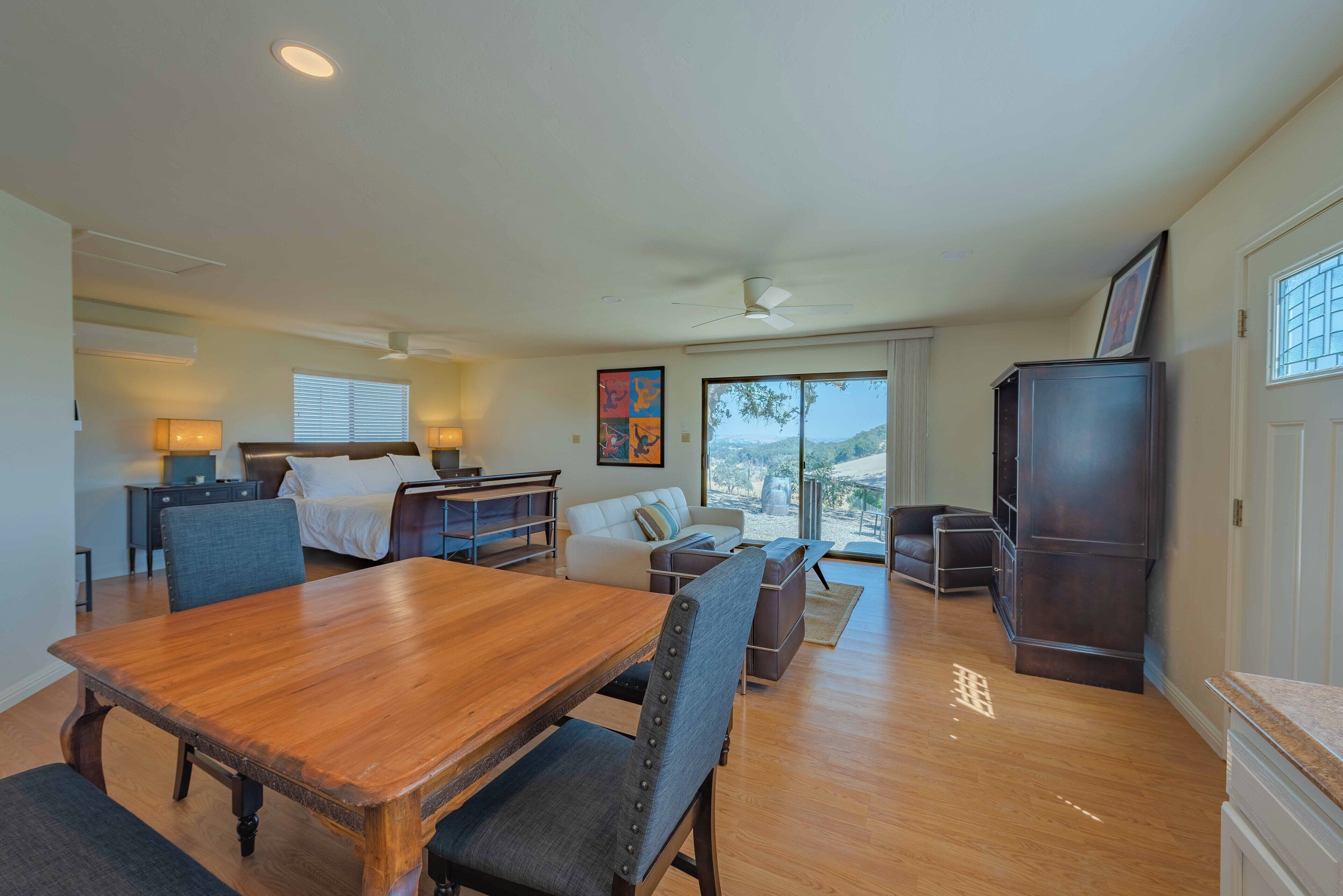 House, 1 King Bed, Patio (Heartview Cottage) | Interior