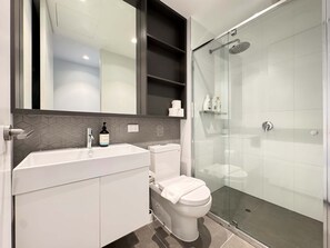 Shower, hair dryer, towels
