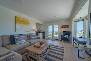 House, Multiple Beds, Pool Access, Garden View (Hidden Acre Vineyard Estate) | Living area | Fireplace - Hidden Acre Vineyard Estate (Paso Robles)