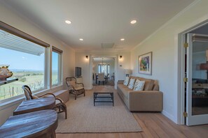 House, Multiple Beds, Pool Access, Garden View (Hidden Acre Vineyard Estate) | Living area