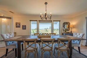 House, Multiple Beds, Pool Access, Garden View (Hidden Acre Vineyard Estate) | Dining
