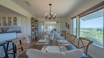 House, Multiple Beds, Pool Access, Garden View (Hidden Acre Vineyard Estate) | Dining
