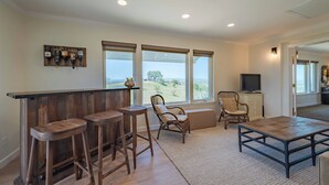 Nhà, nhiều giường, có thể sử dụng hồ bơi, quang cảnh vườn (Hidden Acre Vineyard Estate) | Nội thất