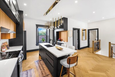 Historical Dreamy Loft Retreat in the Heart of Elora- Minutes from Downtown