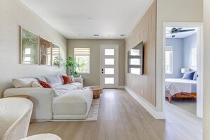 4 bedrooms, iron/ironing board, free WiFi, bed sheets