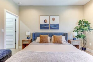 4 makuuhuonetta, silitysrauta/-lauta, ilmainen Wi-Fi, vuodevaatteet