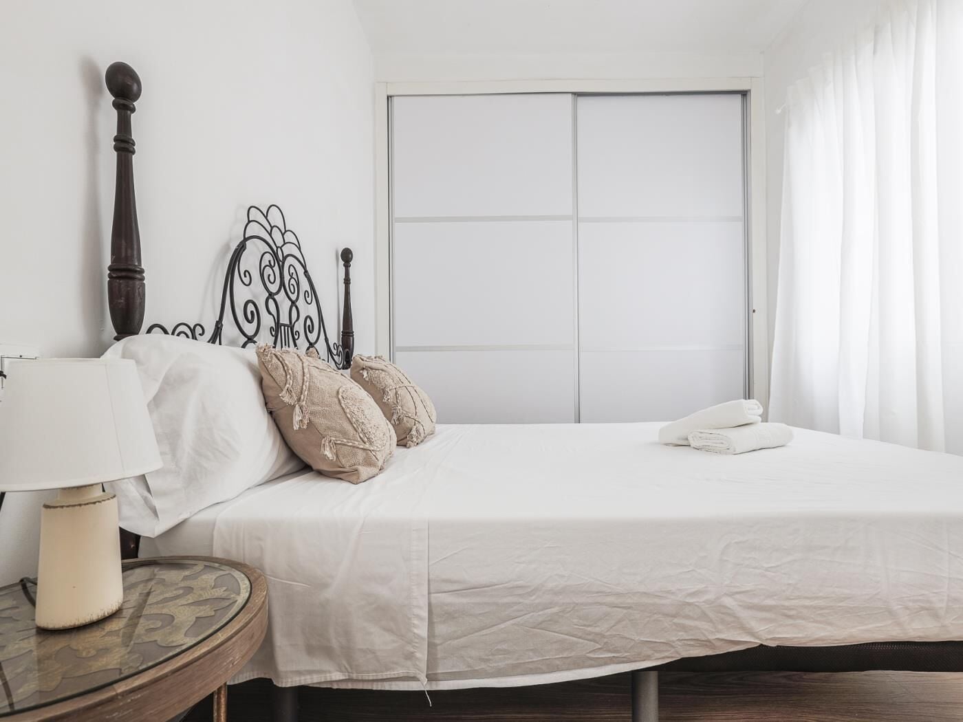 1 slaapkamer, een strijkplank/strijkijzer, internet, beddengoed