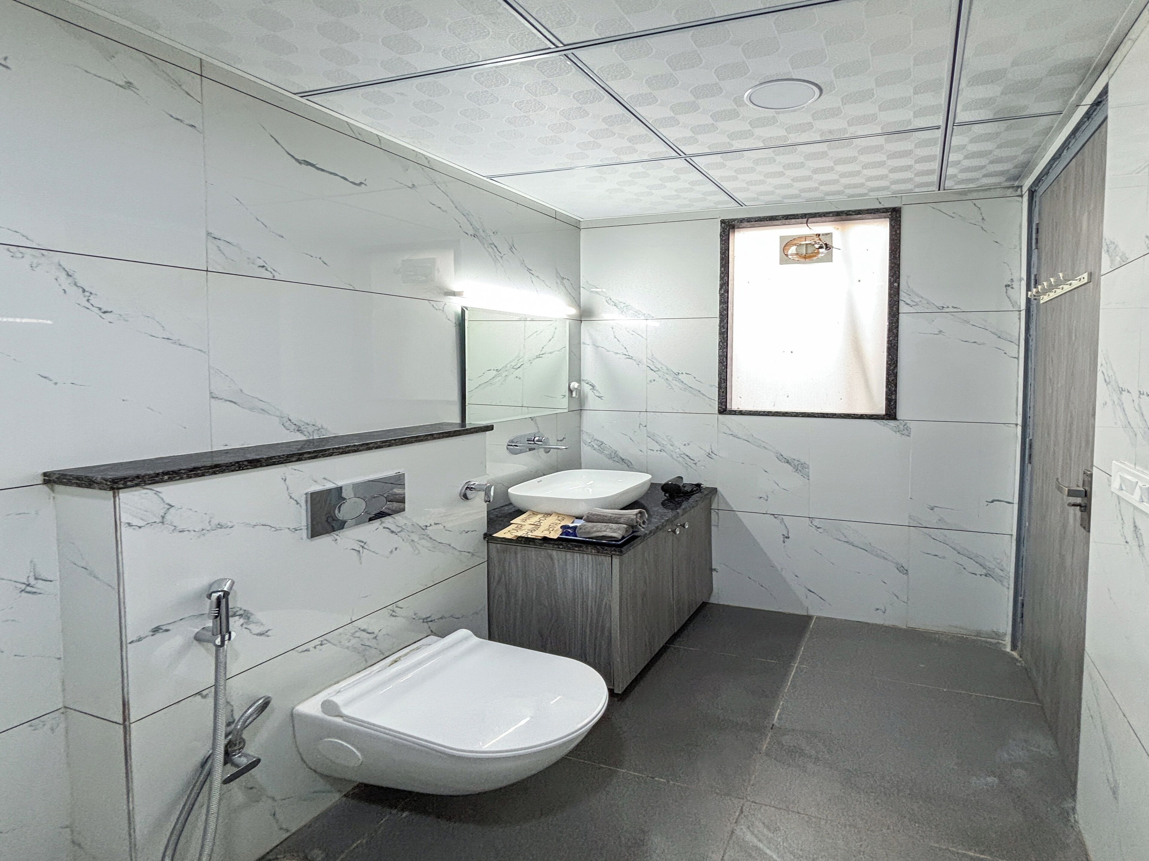 开间, 城市景观 | 浴室 | 淋浴设施、免费洗浴用品、拖鞋、毛巾