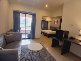 Estudio, vistas a la ciudad | Zona de estar