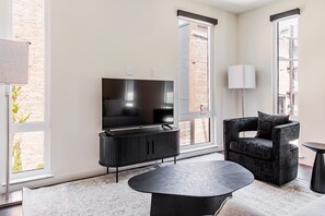 Télévision, chaîne hi-fi