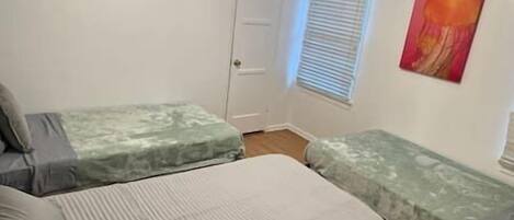 4 dormitorios, tabla de planchar con plancha, wifi