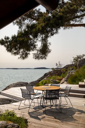 تناول الطعام بالخارج