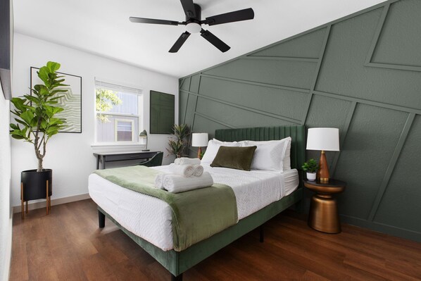 Iron/ironing board, free WiFi - Rare 2BR in Prime Location (Austin)