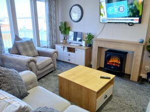 Smart TV, fireplace, computer monitors - Lodge, 2 bedrooms, Wifi, Pet Friendly at Southview in Skegness (Skegness)