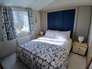 2 bedrooms, in-room safe, iron/ironing board, free WiFi