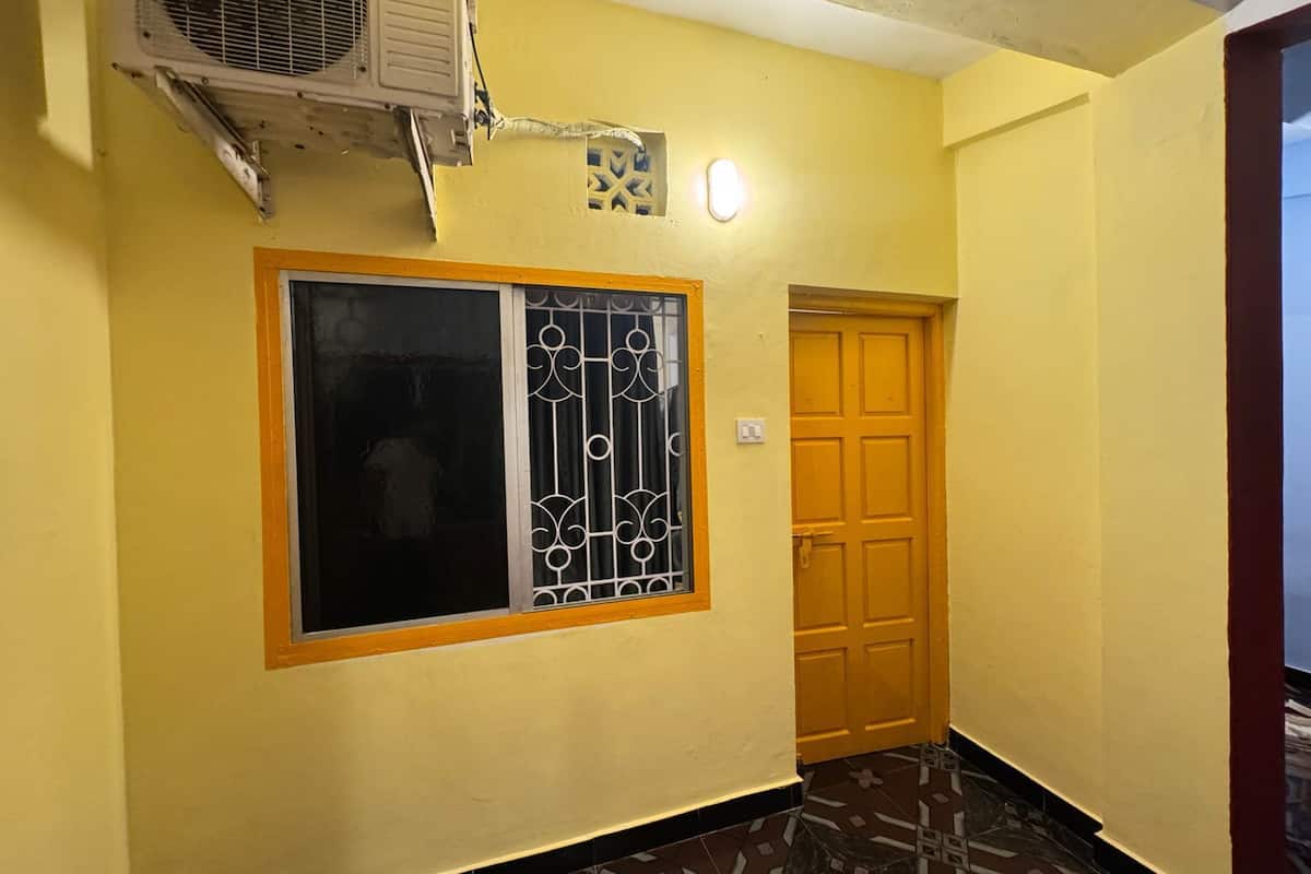 Yellow Dorm | Free WiFi