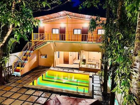 Fachada de la propiedad