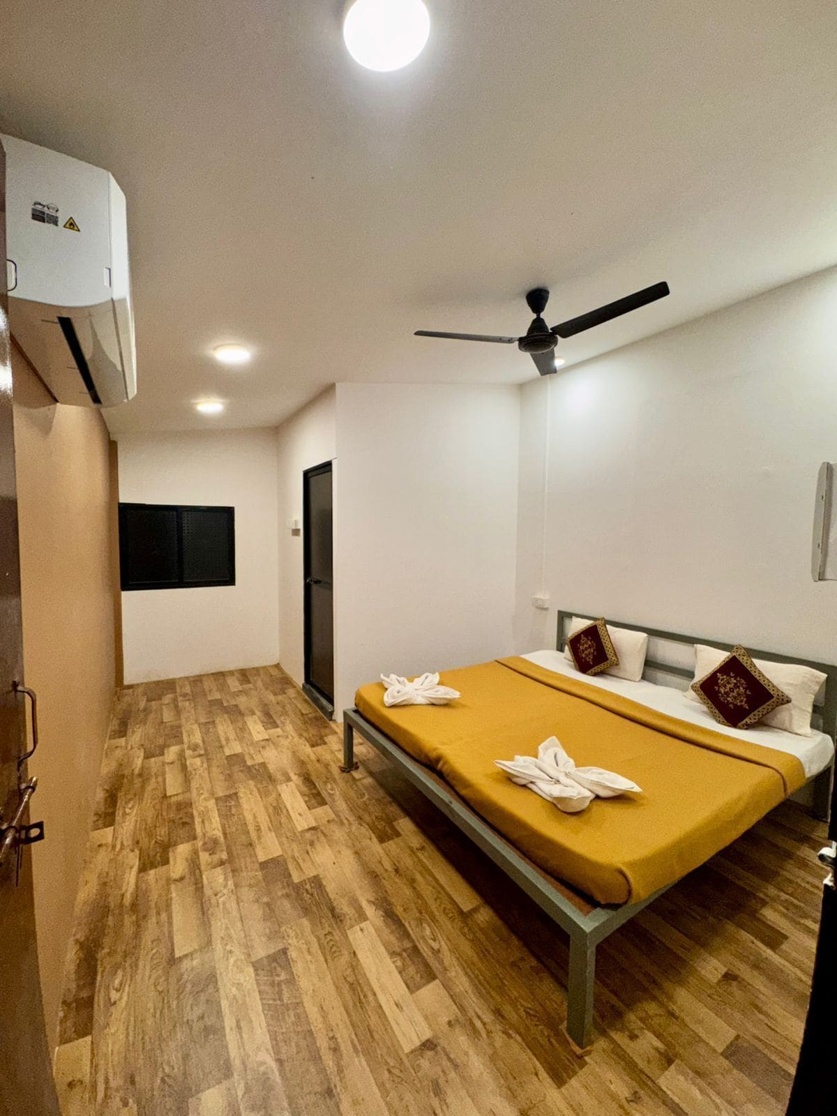 Deluxe Room, Pool View | Free WiFi, bed sheets