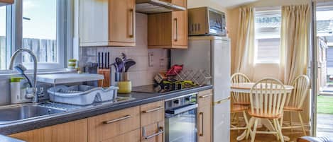 Cookware/dishes/utensils