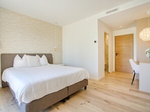 5 Schlafzimmer, Bügeleisen/Bügelbrett, Internetzugang