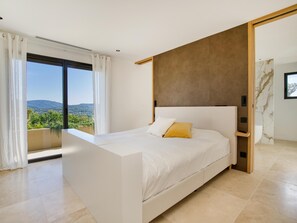 5 chambres, fer et planche à repasser, accès Internet