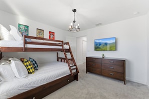 5 bedrooms, iron/ironing board, free WiFi, bed sheets