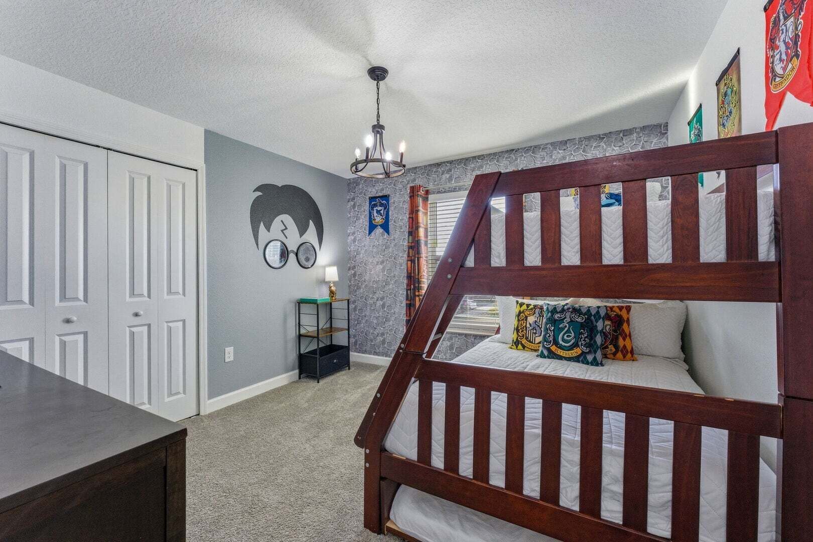 5 bedrooms, iron/ironing board, free WiFi, bed sheets