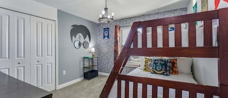 5 habitaciones, tabla de planchar con plancha y wifi gratis