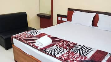 Deluxe Double Room, Air conditioning | In-room safe, soundproofing, free WiFi